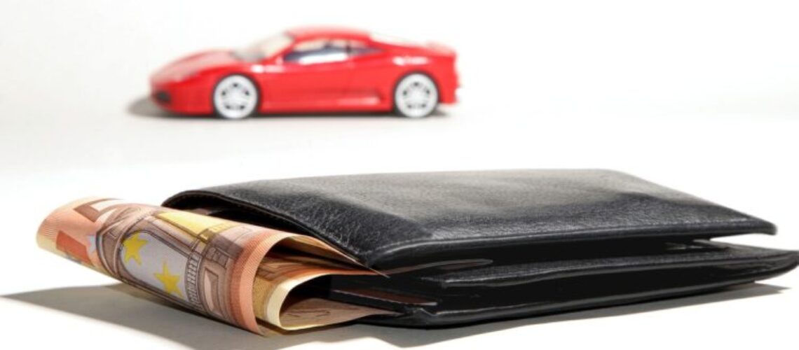 Cinq_façons_de_financer_votre_permis_de_conduire_:_guide_auto